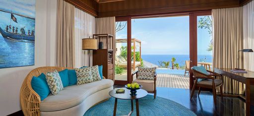 Wohnliches Wohnzimmer des Hotelzimmer One Bedroom Cliff Villa im Hotel Six Senses Uluwatu auf Bali