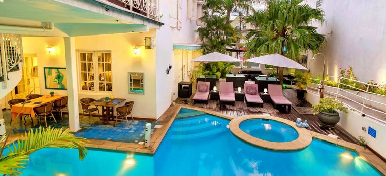 Der Poolbereich des Hotels Le Juliette Dodu auf La Réunion