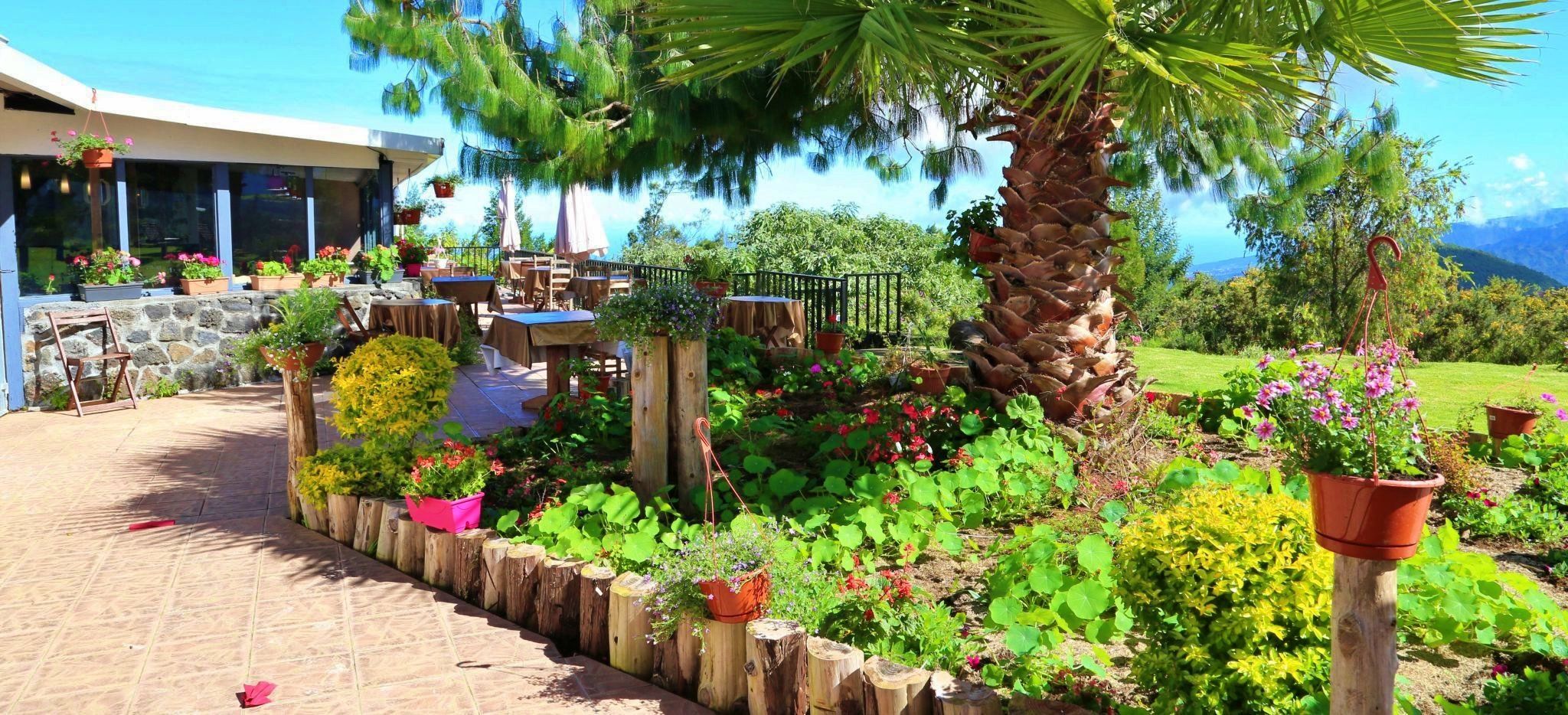 Der Garten des Hotels Les Géraniums auf La Réunion