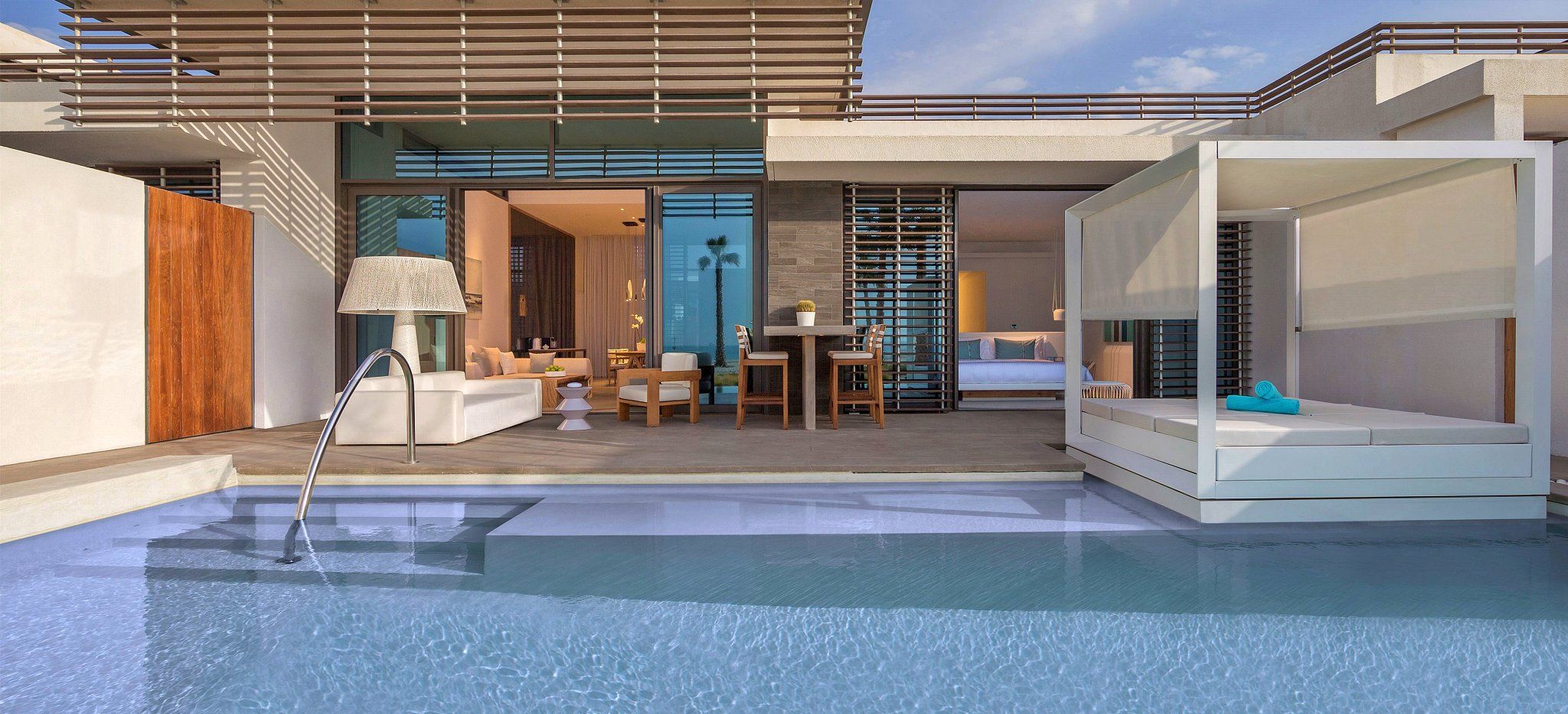Eine ausladene Villa, ein Hotelzimmer im Hotel "Nikki Beach Dubai"