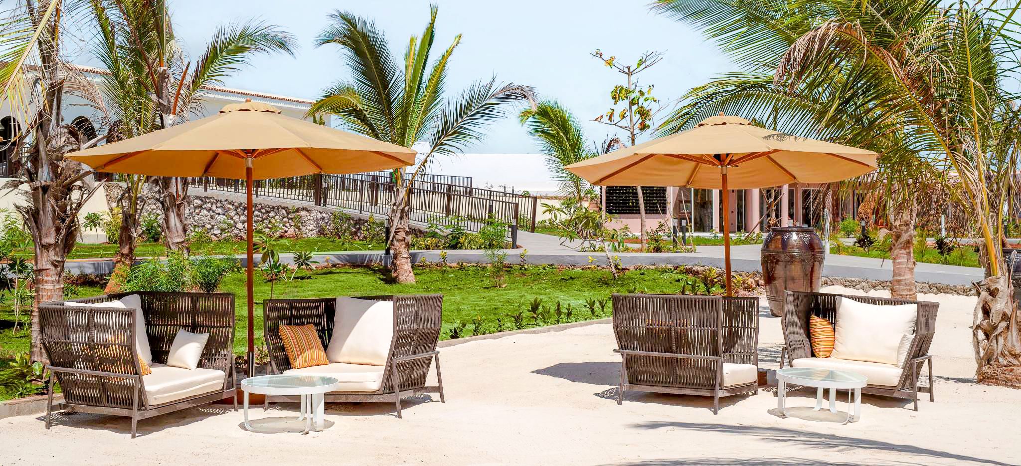 Eine Outdoor Lounge im Hotel The Mora Zanzibar