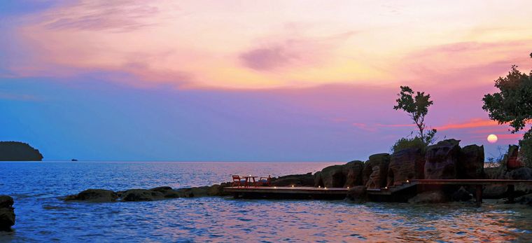 Landzunge im Meer vor dem Sonnenuntergang auf der Insel Krabey Island