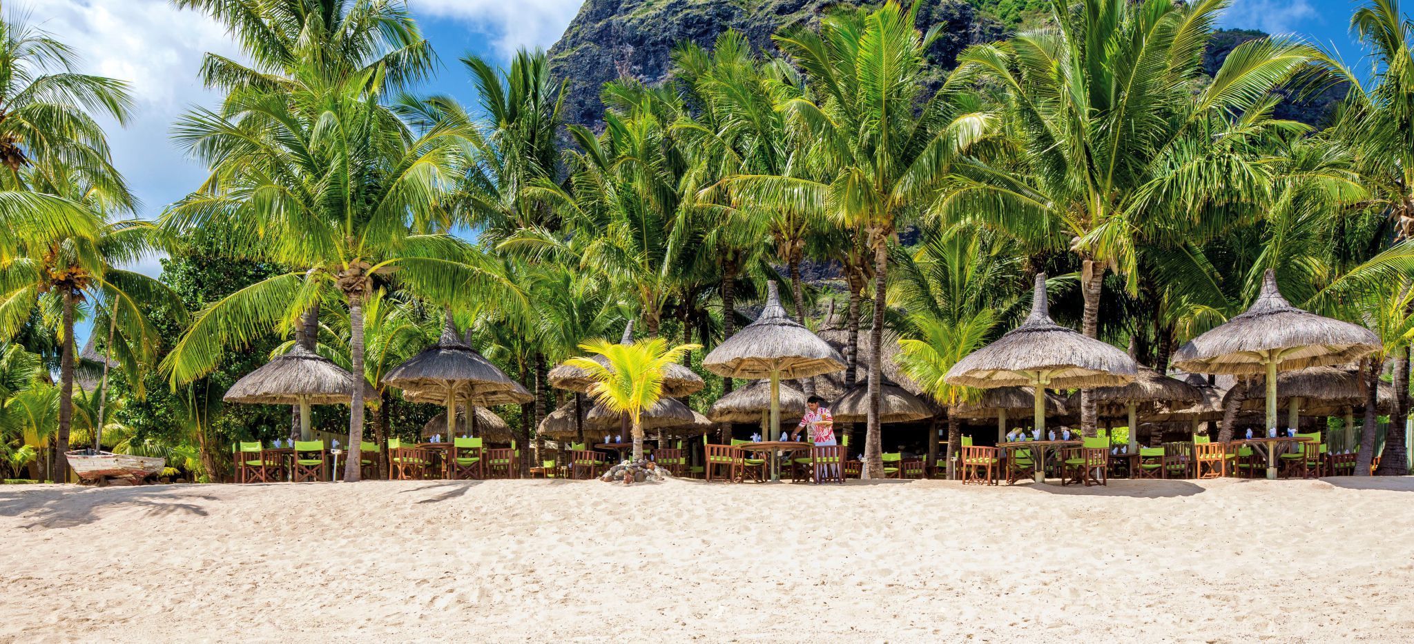 Ansicht eines Strandes vom Meer aus, Beachcomber Dinarobin, Mauritius