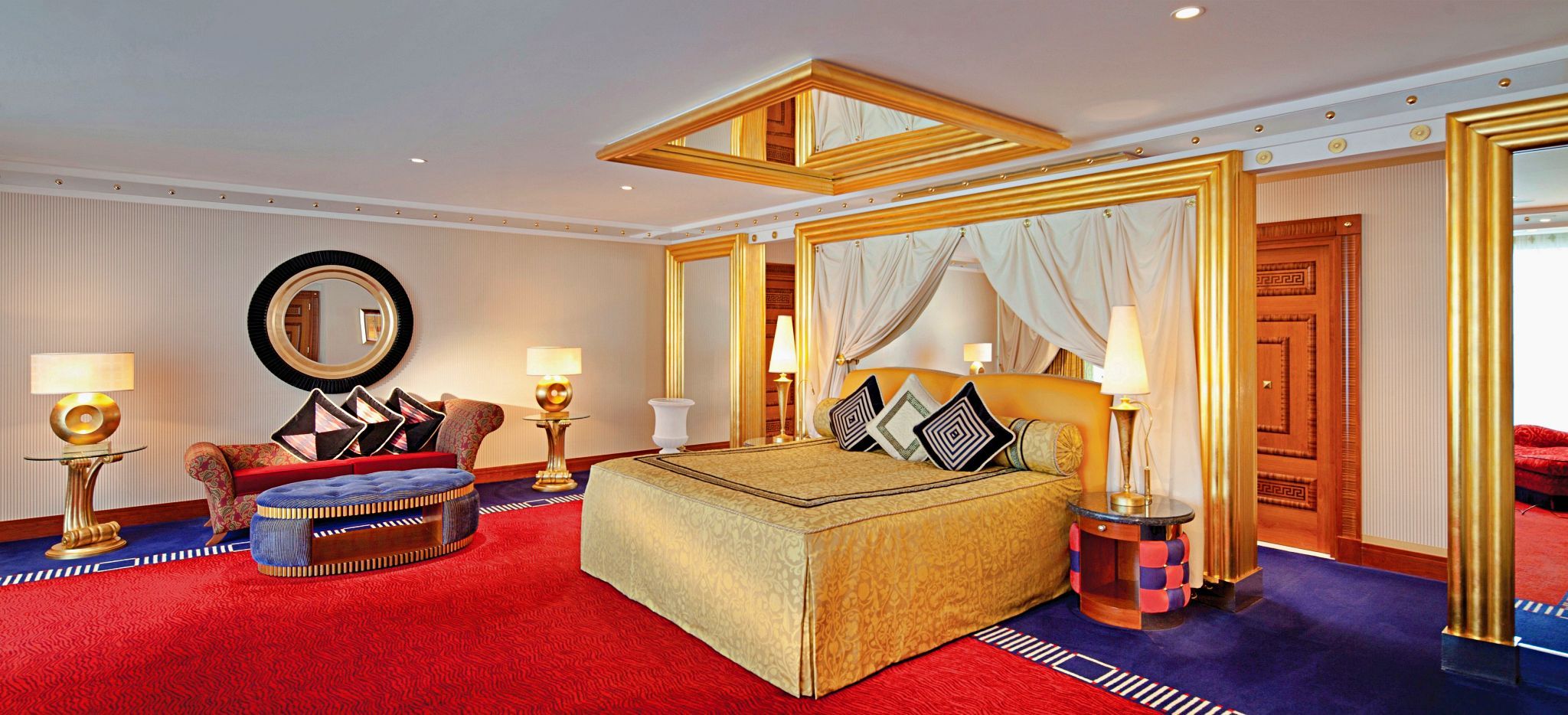 Master Bedroom der Two Bedroom Deluxe Suite (Upper Level) im Burj al Arab