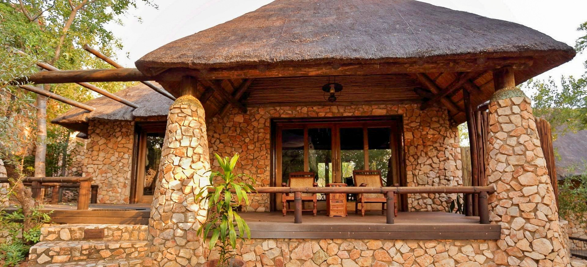 Eines der Chalets der Fevertree Lodge in Südafrika