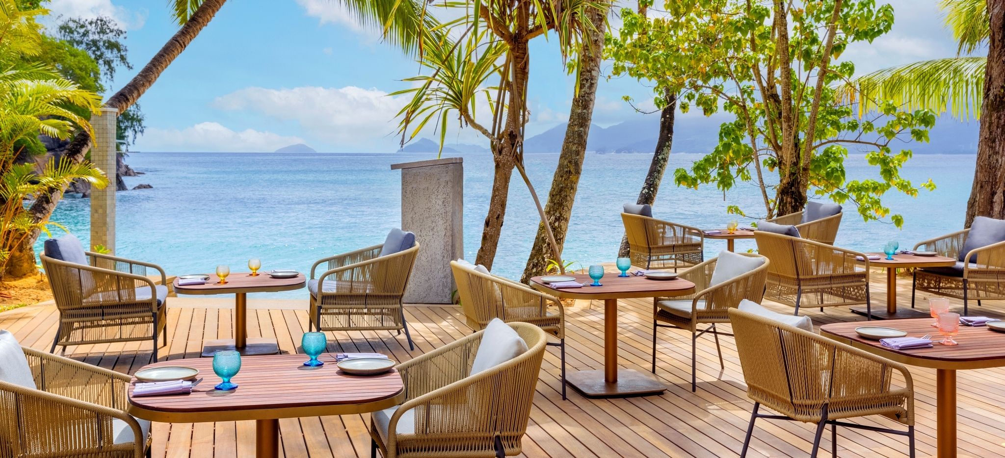 Ausblick aufs Meer vom Restaurant des Mango House auf den Seychellen