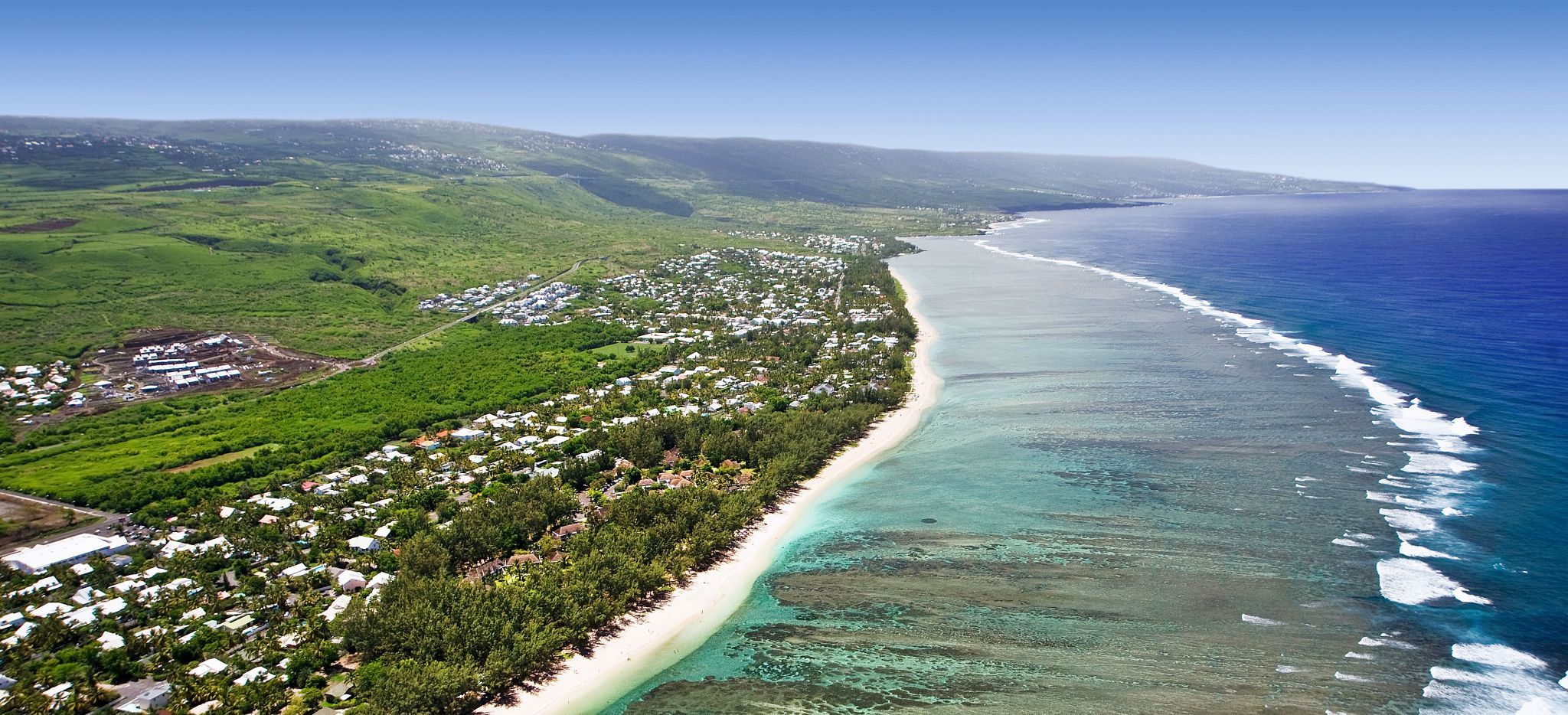 Die Küste von La Réunion, mit dem Hotel LUX* Saint Gilles abgebildet