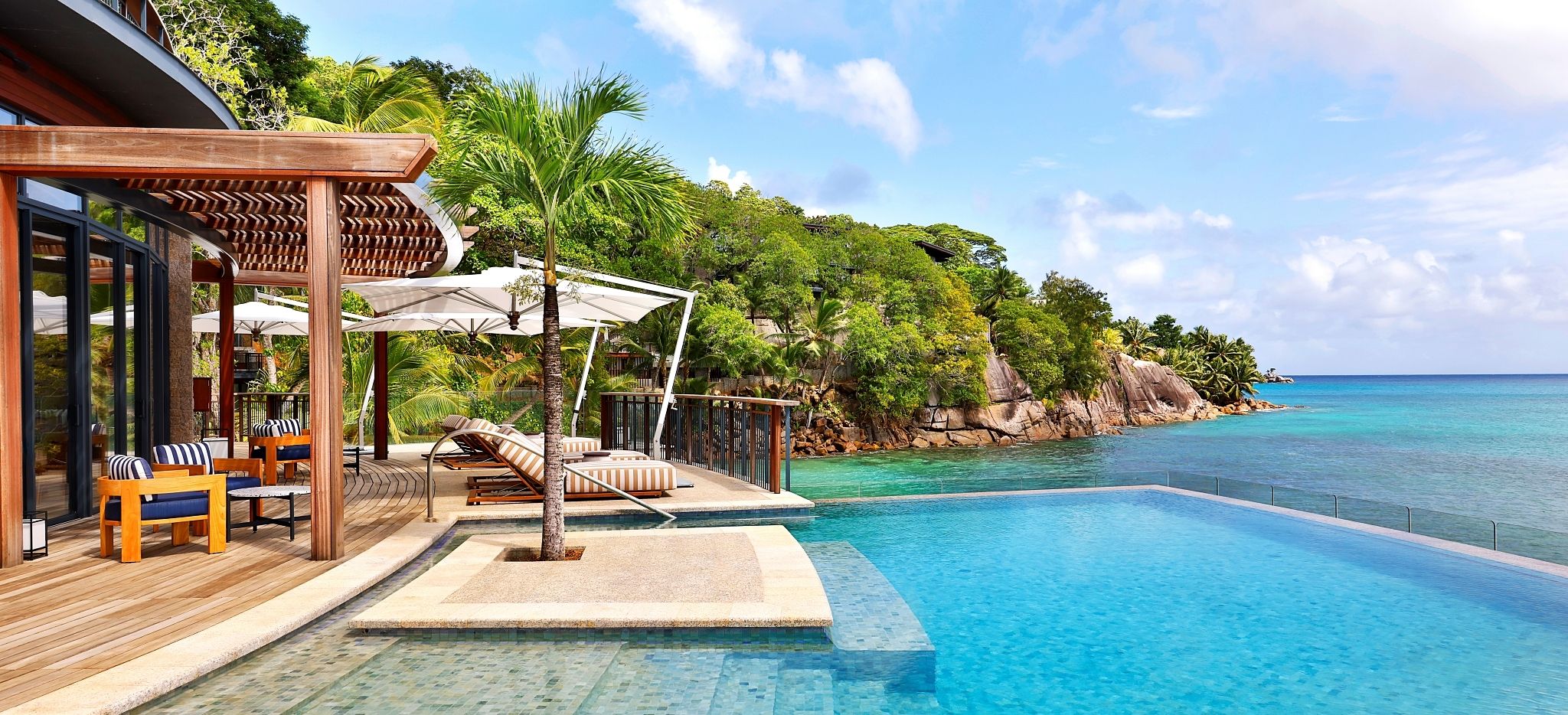 Der Infinty Pool des Mango House auf den Seychellen