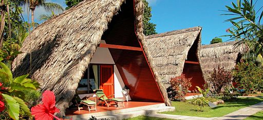 Sicht auf Terrasse eines Garden Chalets