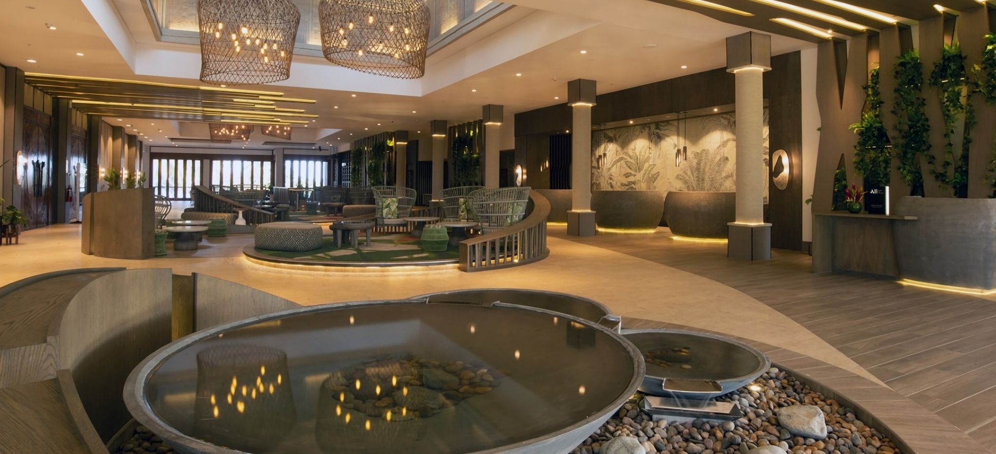 Lobby im Hotel Sofitel Fiji Resort mit verschiedenen Sitzmöglichkeiten