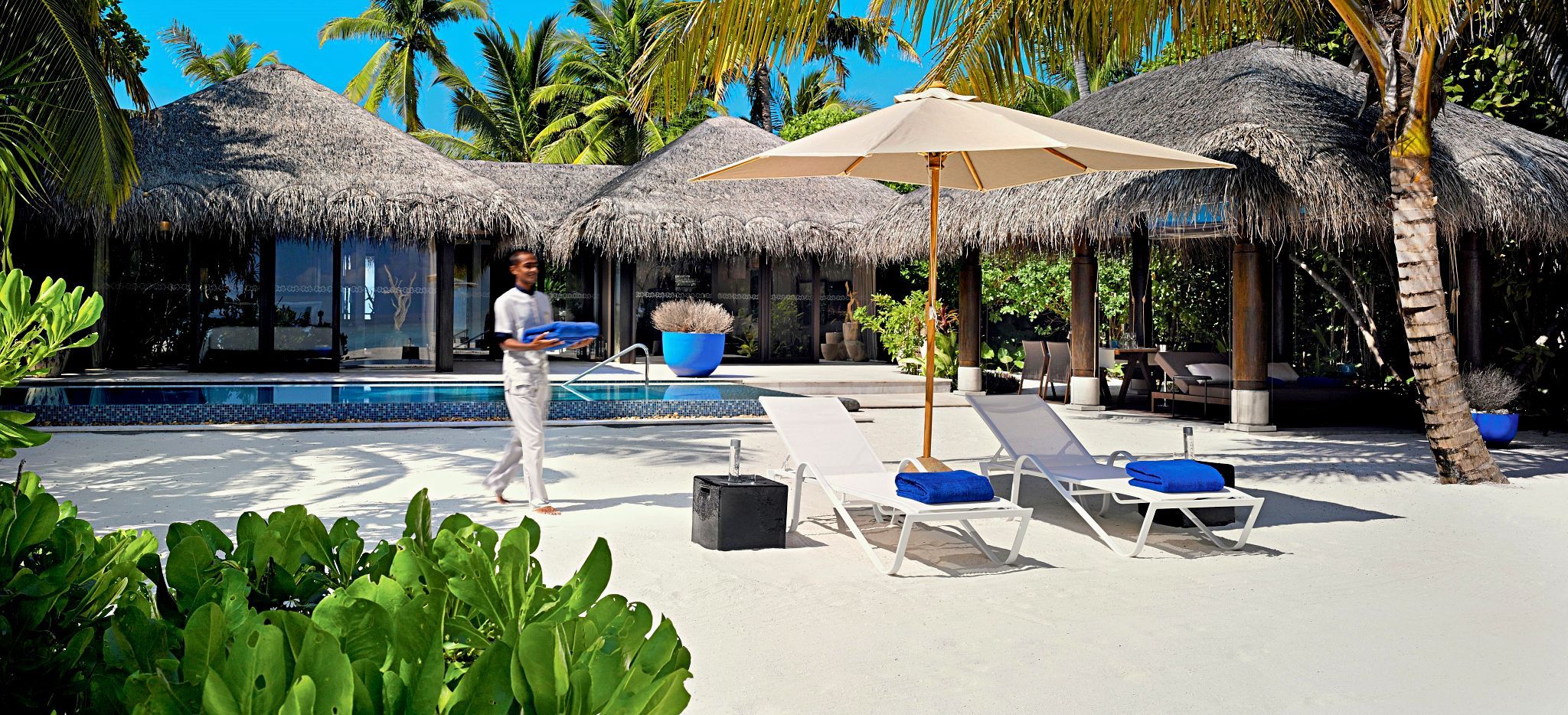 Terrasse eine Deluxe Beach Pool Villa um Hotel Velaa Private Island