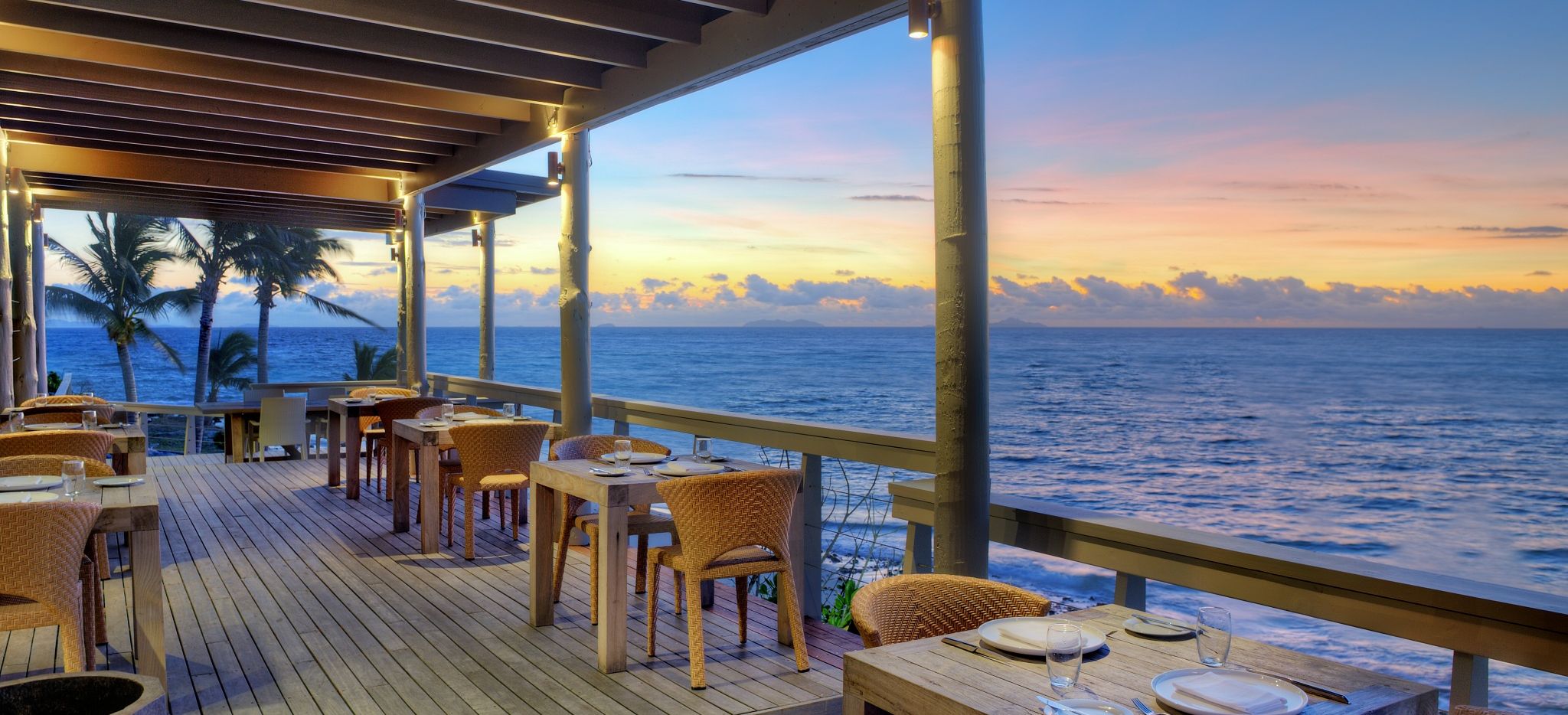 Sonnenuntergang in der Rocks Bar im Hotel Vomo Island Fiji
