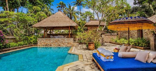 Der private Poolbereich in einer Pool Villa des Hotels Oberoi Bali