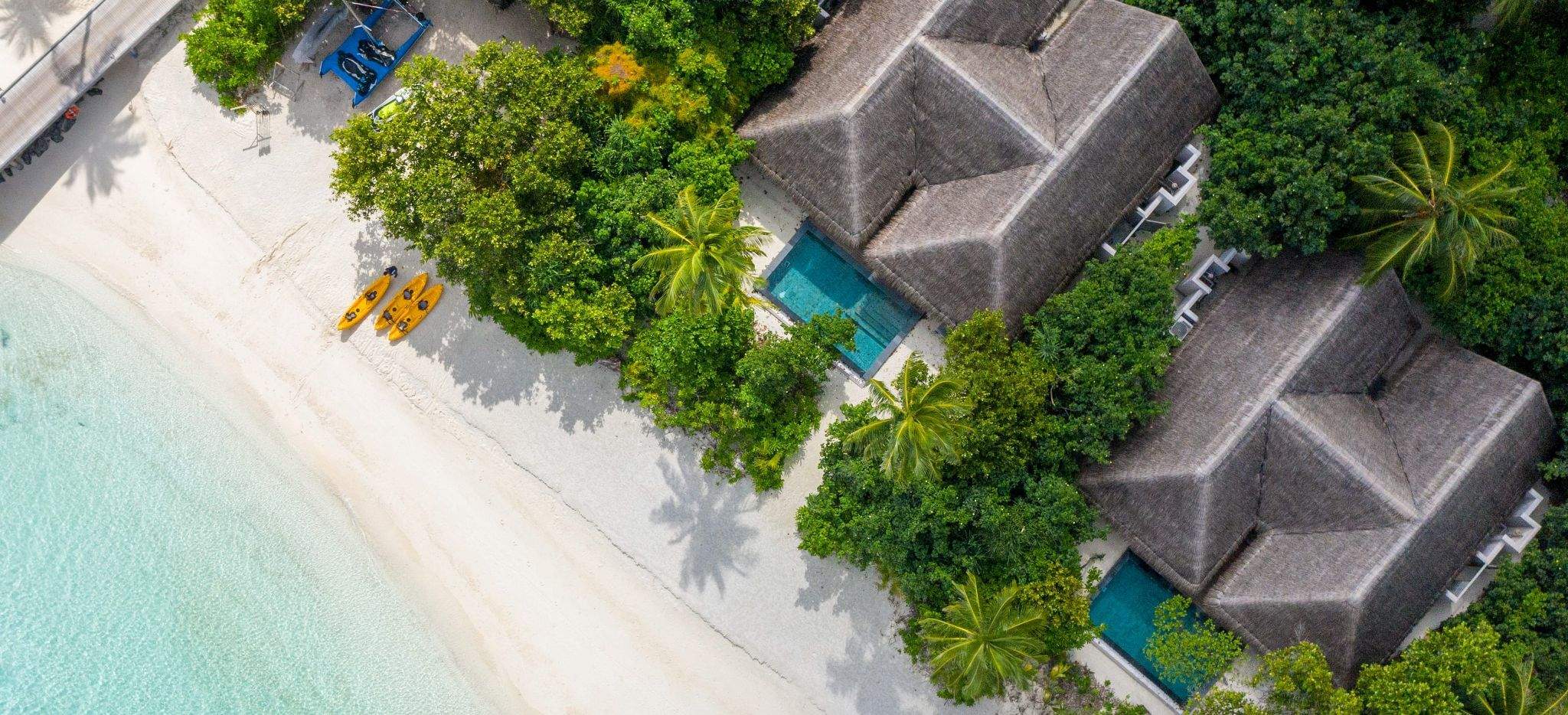 Zwei Villen mit eigenem Pool direkt am Strand, im Hotel Vakkaru, Malediven, Luftaufnahme