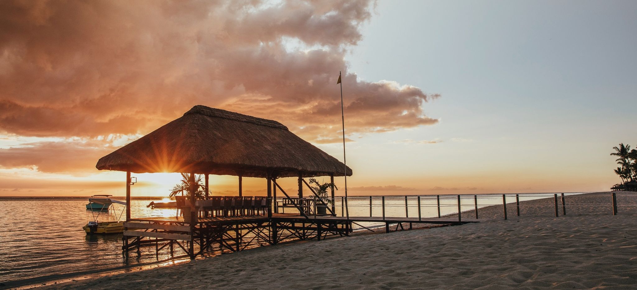 La Pirogue Strand bei Sonnenuntergang