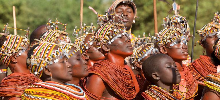 Tänzer der Rendille im Profil, Tansania