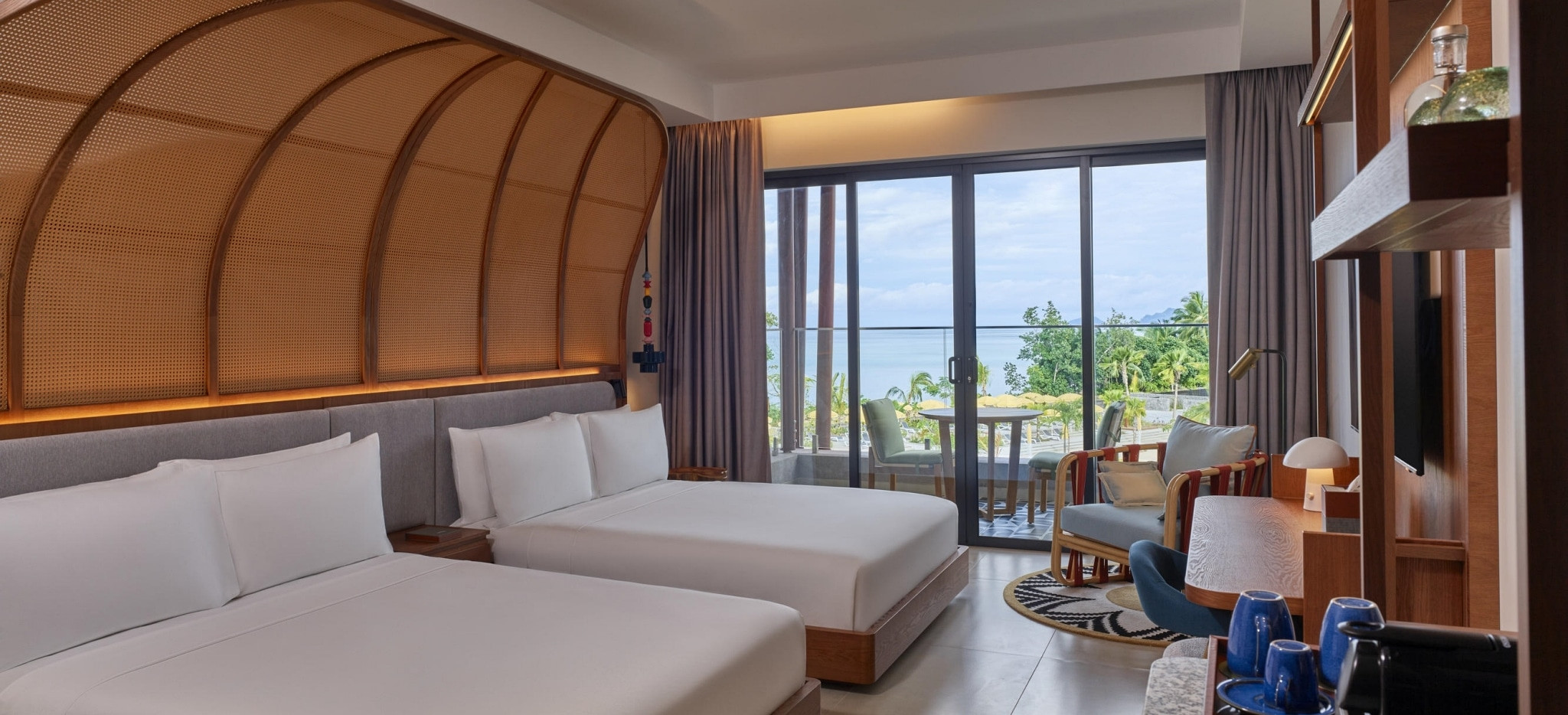 Ein Hotelzimmer der Kategorie Two Queen Beds Room with Pool View Room im Hotel Canopy by Hilton Seychelles