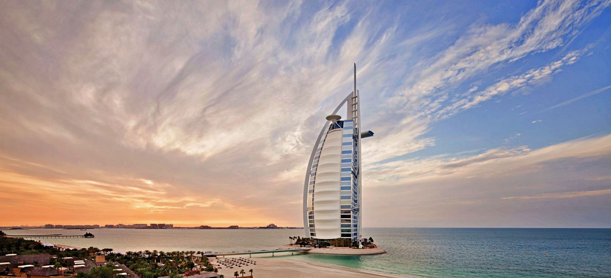 Das Burj al Arab vor dem Sonneuntergang