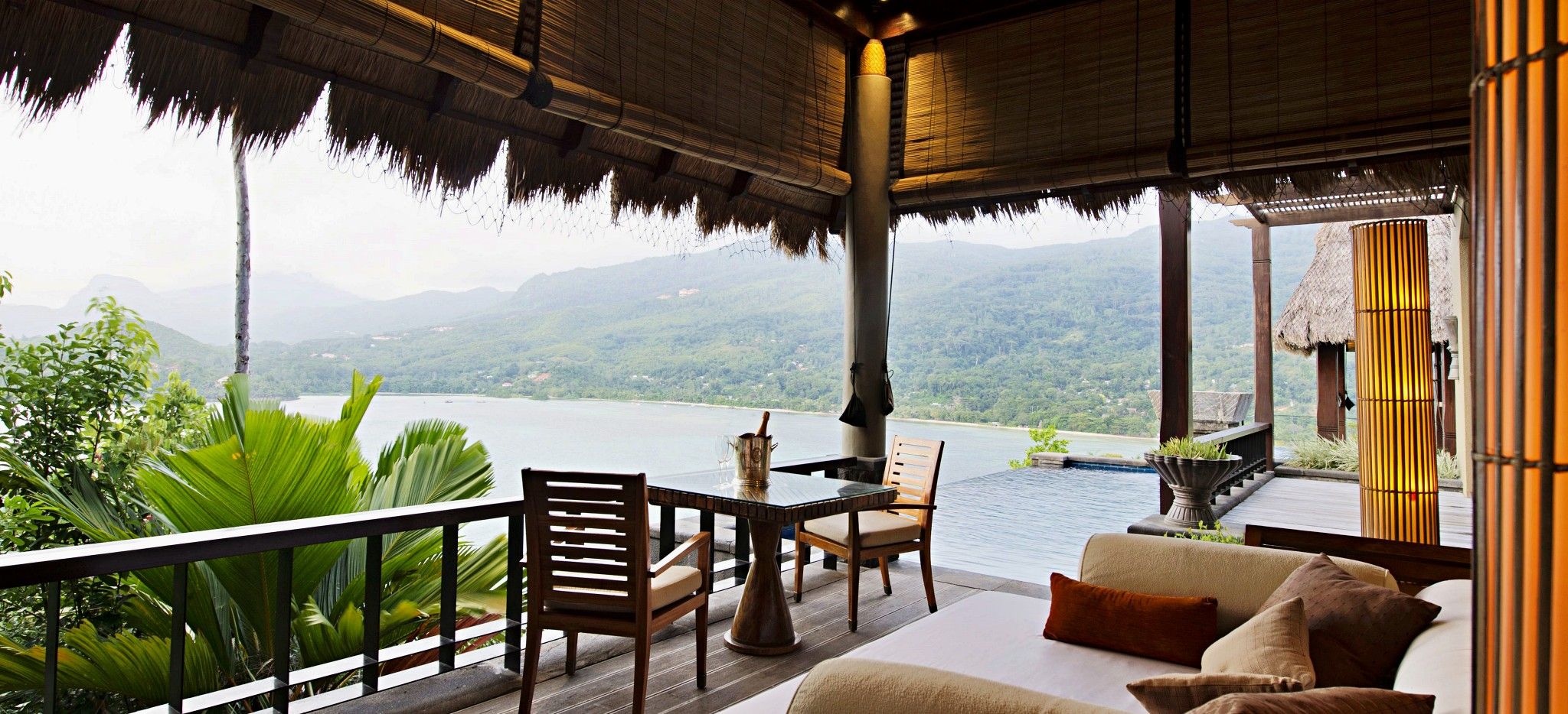 Daybed im Spabereich des Hotels Anantara Maia auf den Seychellen