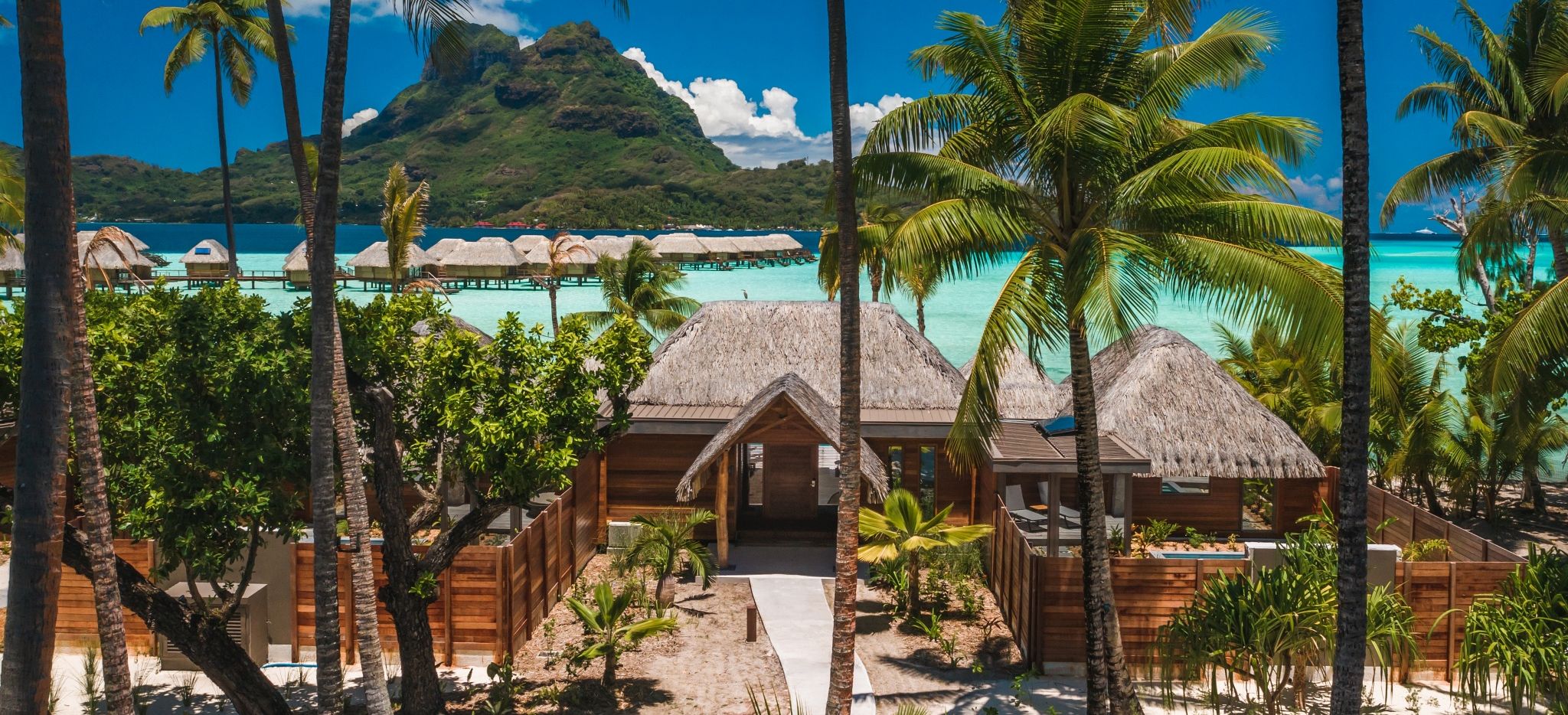 Eingang des Le Bora Bora by Pearl Resorts 