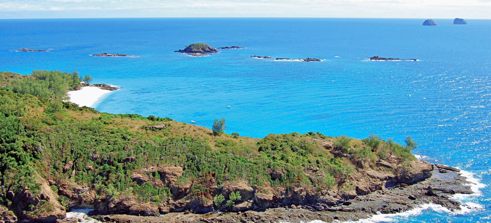 Luftaufnahme der Insel Constance Tsara Banjina