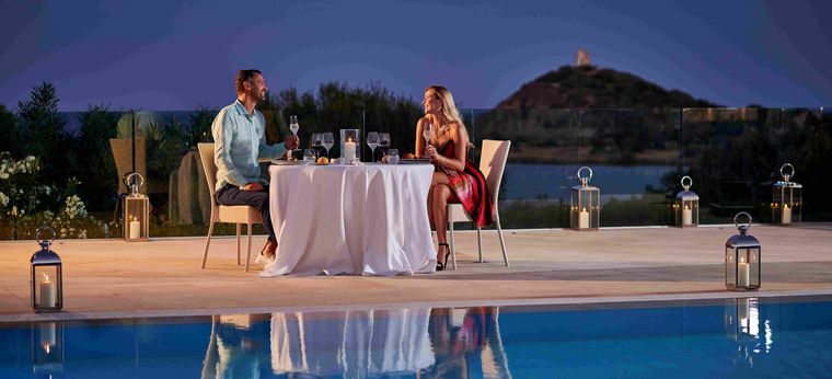Conrad Chia Laguna - Dinner am Pool