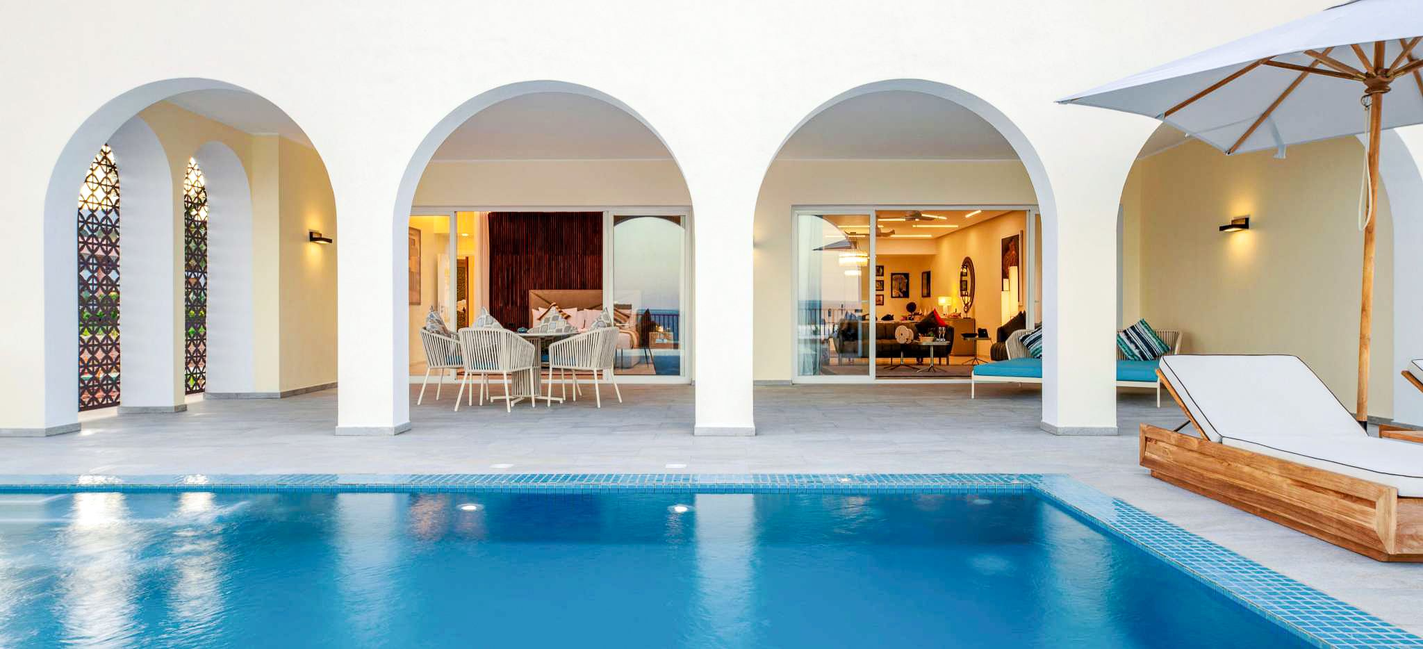 Der Private Pool einer Presidential Ocean Suite im Hotel The Mora Zanzibar