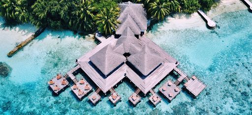 Eine riesige Wasservilla im Hotel Coco Bodhu Hithi, Malediven