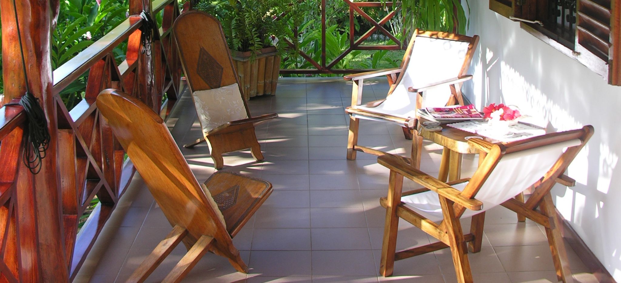 Trauminsel Reisen - Villa Bambou Große Veranda mit Meerblick