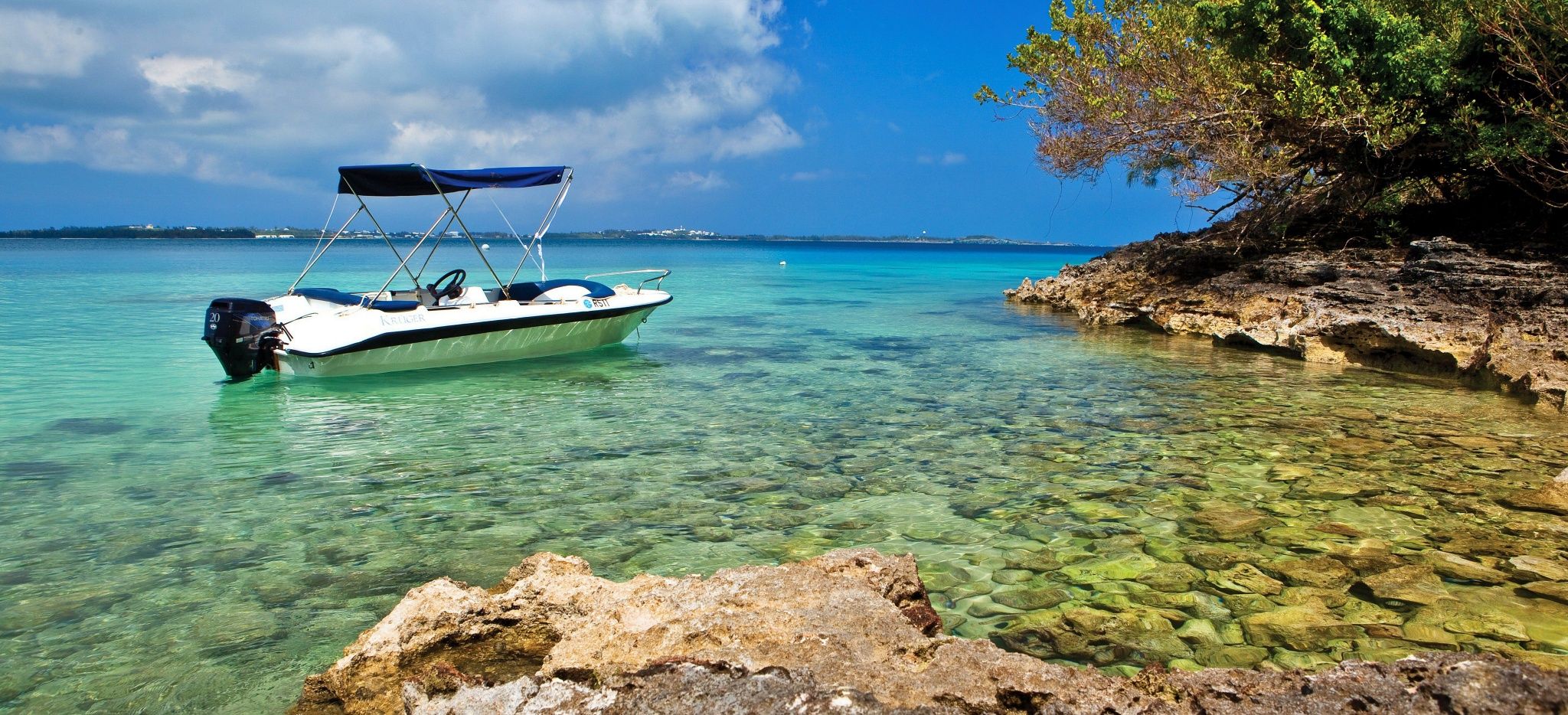 Ein Boot in einer Bucht auf Bermuda