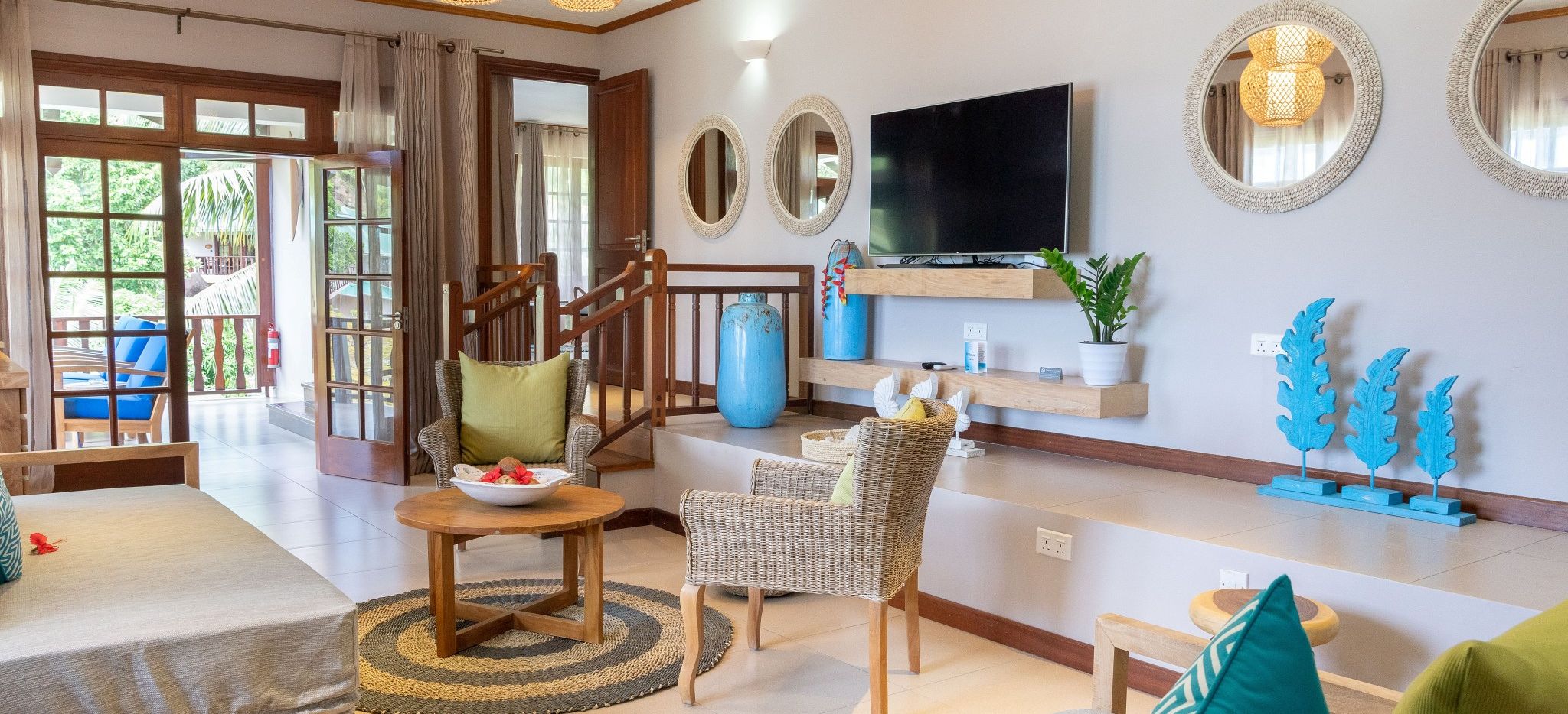 Das Wohnzimmer einer Family Suite im Hotel l'Archipel auf den Seychellen